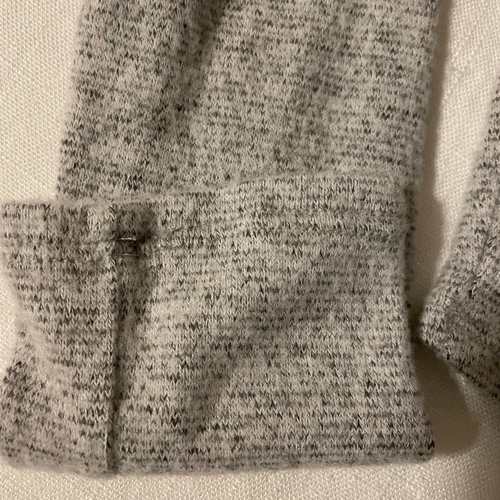 🦇 Grey heather long sleeve crop sweater. Size Medium - Picture 7 of 11